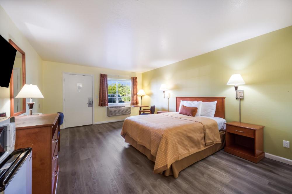 Queen Room interior